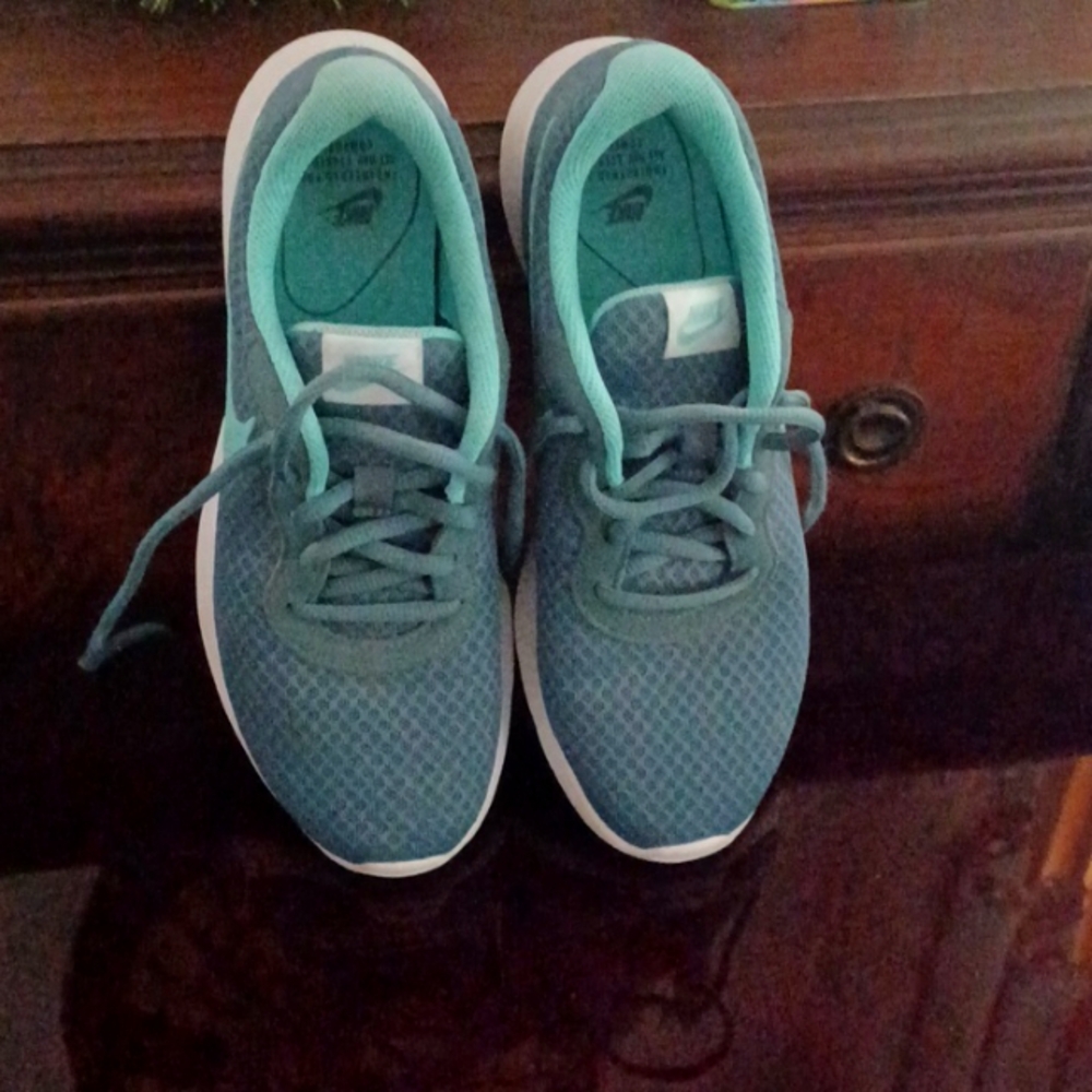 Women's shoes size 9